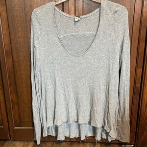 We The People Women's Gray Long Sleeve Top medium